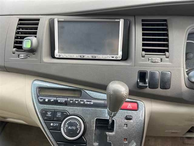 TOYOTA ISIS 2008