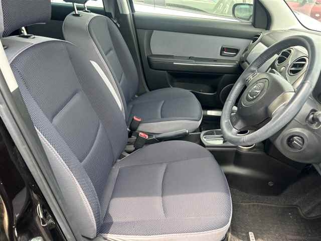 MAZDA VERISA 2010