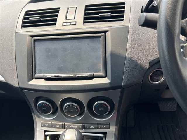 MAZDA AXELA 2010