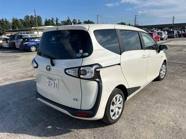 TOYOTA SIENTA 2015