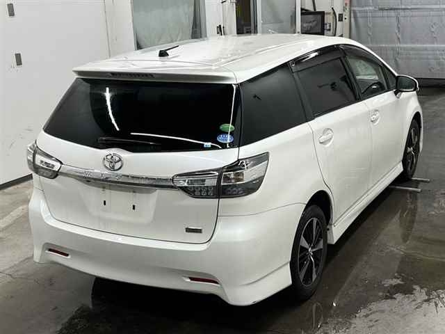 TOYOTA WISH 2013