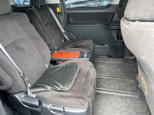 TOYOTA ALPHARD 2010