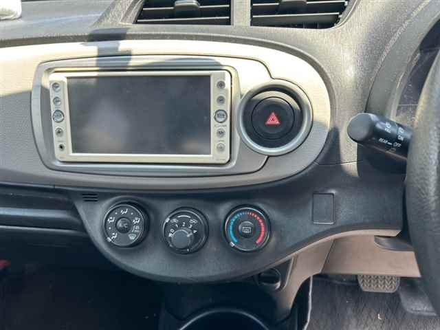TOYOTA VITZ 2011