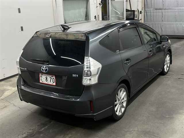 TOYOTA PRIUS ALPHA 2013