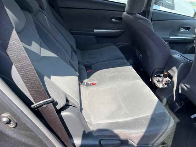 TOYOTA PRIUS ALPHA 2013