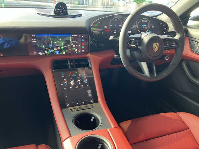 PORSCHE TAYCAN 2024