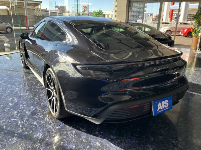 PORSCHE TAYCAN 2024