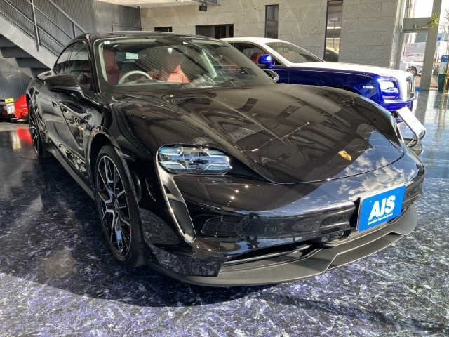 PORSCHE TAYCAN 2024