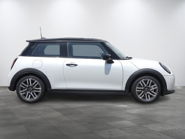 BMW MINI 2025