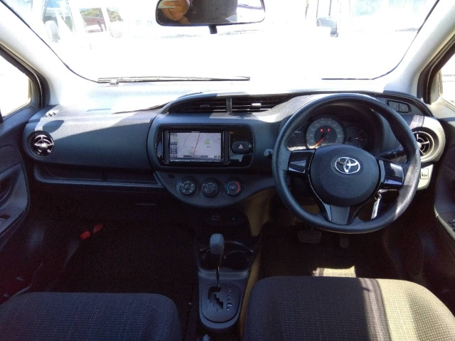 TOYOTA VITZ 2019