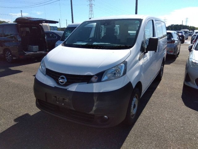 NISSAN NV200 2020