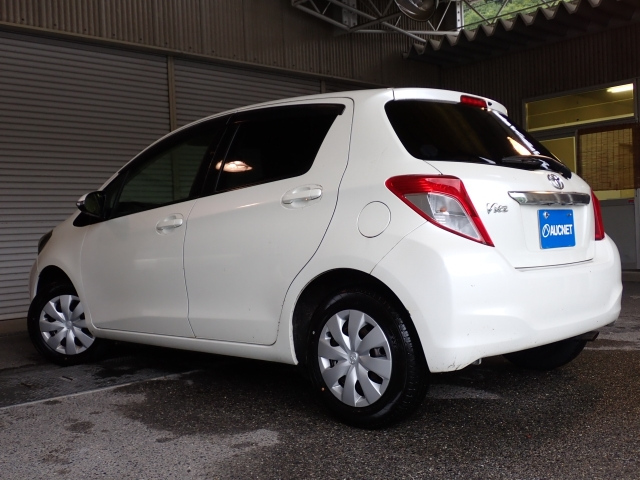 TOYOTA VITZ 2013
