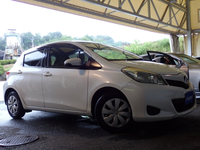 TOYOTA VITZ 2013