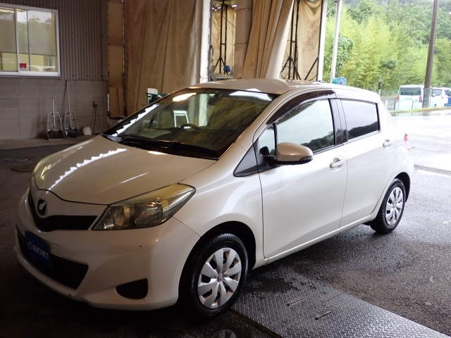 TOYOTA VITZ 2013