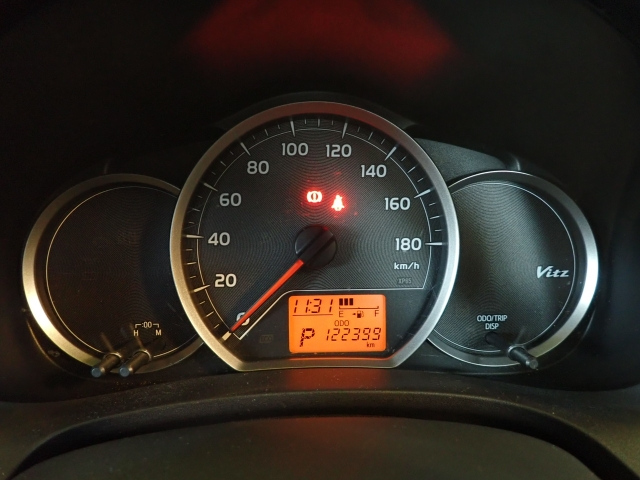 TOYOTA VITZ 2013