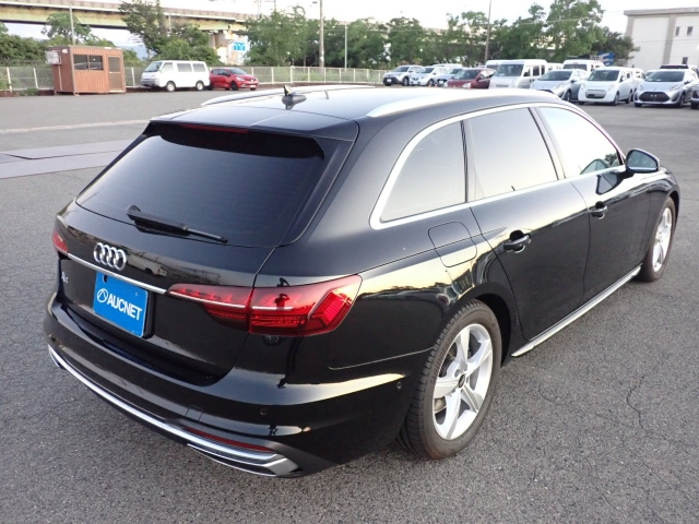 AUDI A4 2022