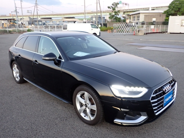 AUDI A4 2022