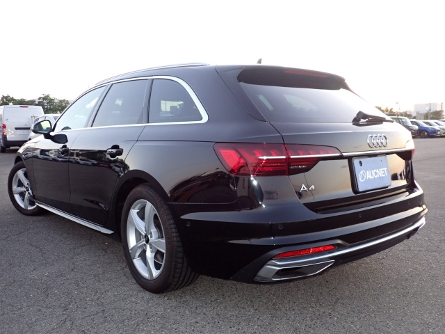 AUDI A4 2022