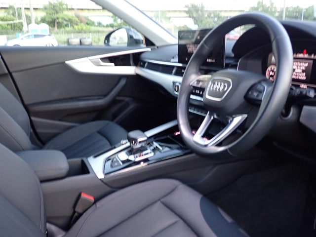 AUDI A4 2022