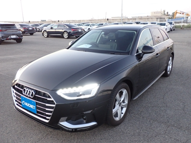 AUDI A4 2022