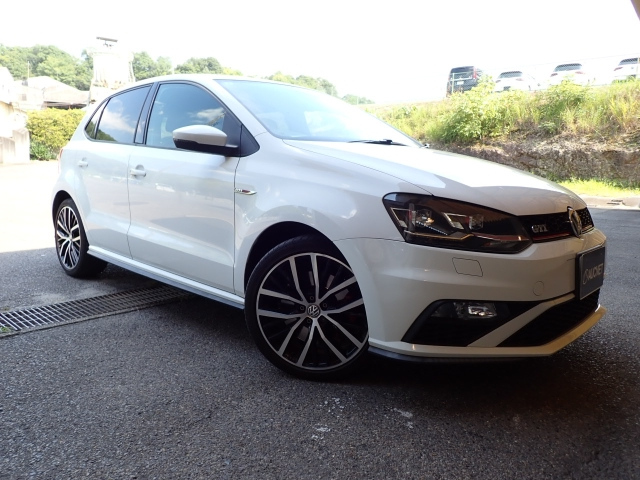 VOLKSWAGEN POLO 2015