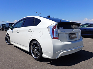 TOYOTA PRIUS 2015