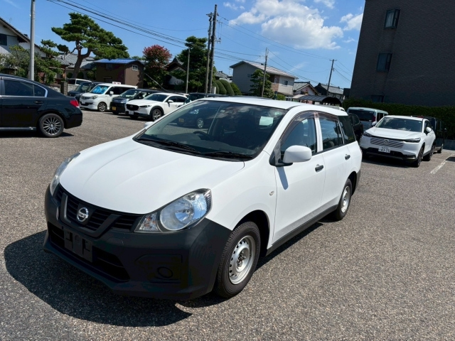 NISSAN AD 2019