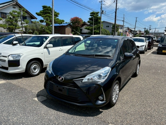 TOYOTA VITZ 2019