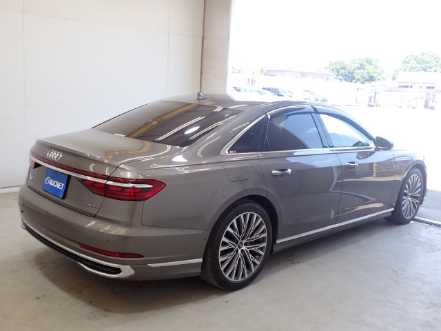 AUDI A8 2022
