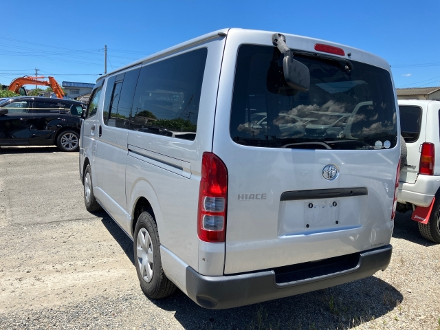 TOYOTA HIACE VAN 2013