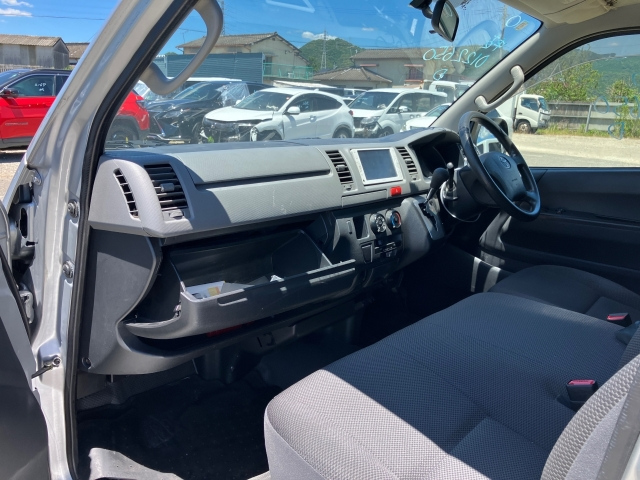 TOYOTA HIACE VAN 2013