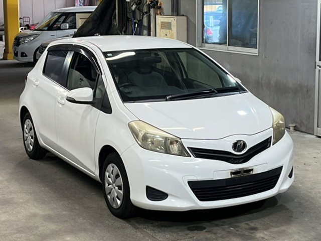 TOYOTA VITZ 2012