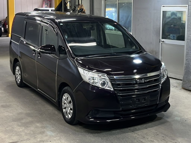 TOYOTA NOAH 2014