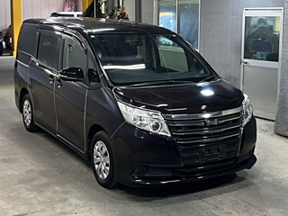 TOYOTA NOAH 2014