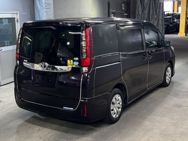TOYOTA NOAH 2014