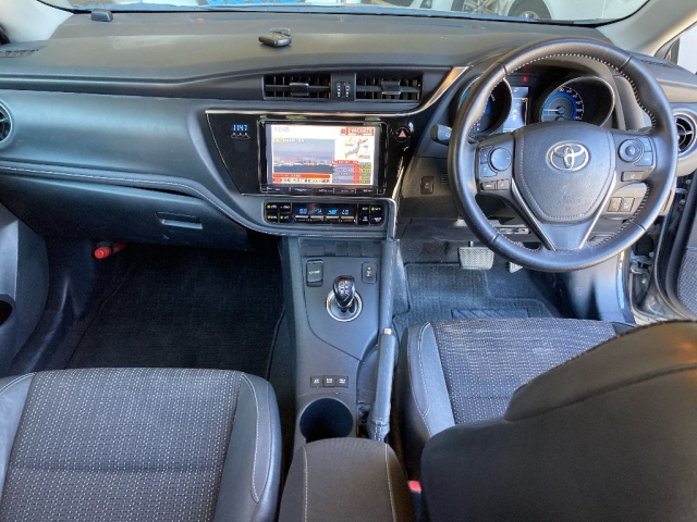 TOYOTA AURIS 2016
