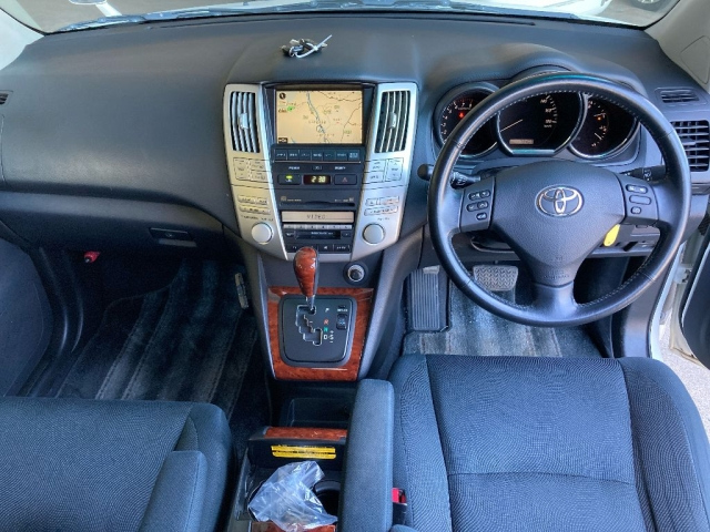 TOYOTA HARRIER 2011