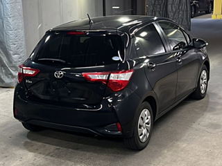 TOYOTA VITZ 2018