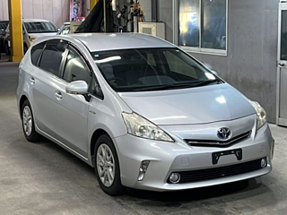 TOYOTA PRIUS ALPHA 2013