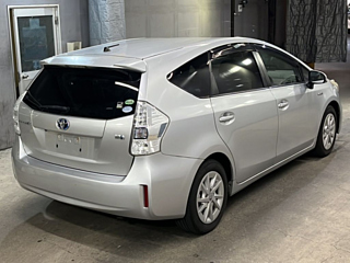 TOYOTA PRIUS ALPHA 2013