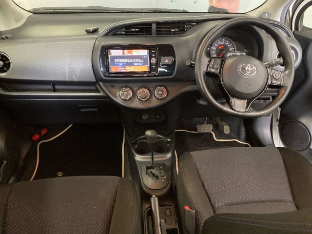 TOYOTA VITZ 2016