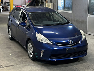 TOYOTA PRIUS ALPHA 2013