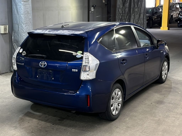 TOYOTA PRIUS ALPHA 2013