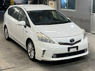 TOYOTA PRIUS ALPHA 2012
