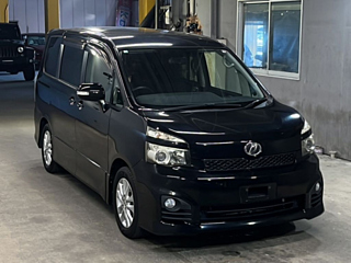 TOYOTA VOXY 2010