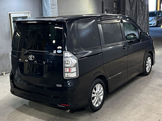 TOYOTA VOXY 2010