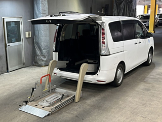 NISSAN SERENA 2013