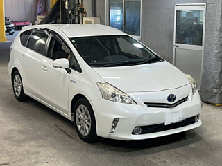 TOYOTA PRIUS ALPHA 2014