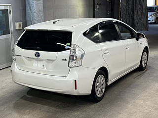 TOYOTA PRIUS ALPHA 2014