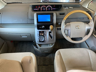 TOYOTA NOAH 2008